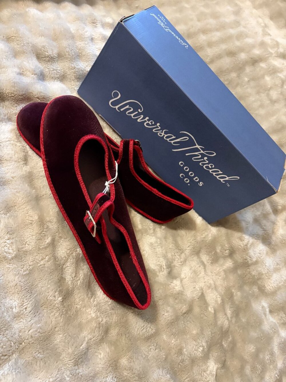 NEW Unworn Universal Thread Red Memory Foam Comfort Shoes, Women's Size 11
